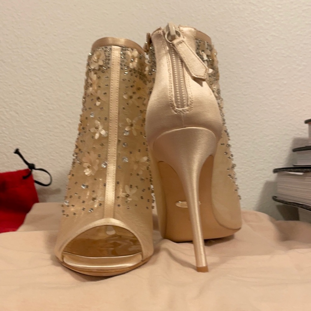 Badgley Mischka Isadora Peep Toe Bootie - Size 6